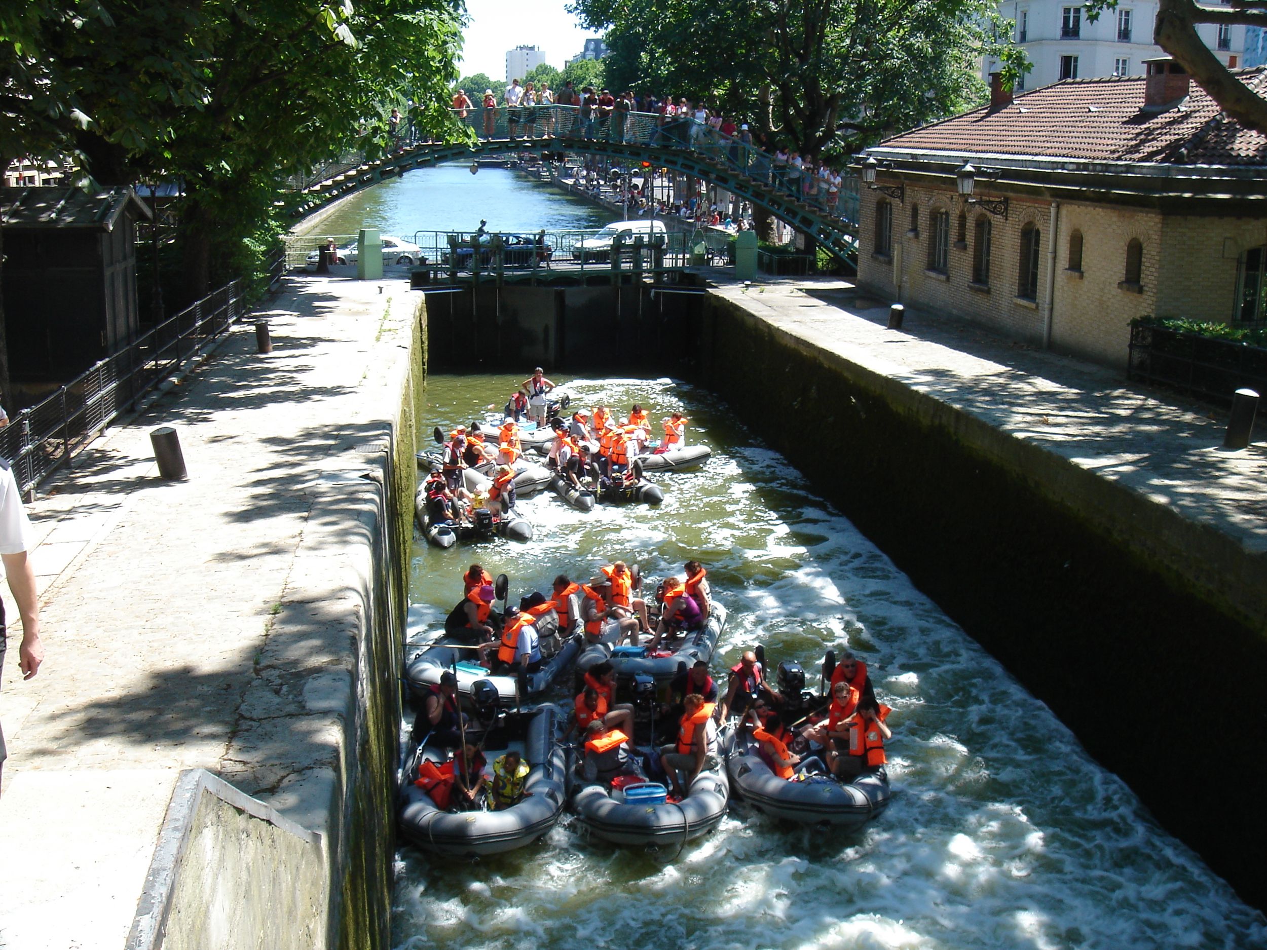 Zodiac Sur Le Canal De L Ourcq