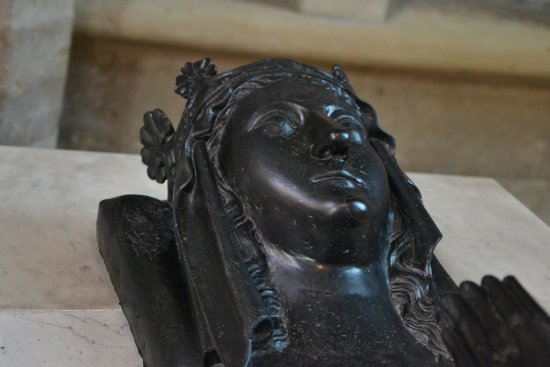 Marie de Brienne - gisant en pierre noire - CDT93