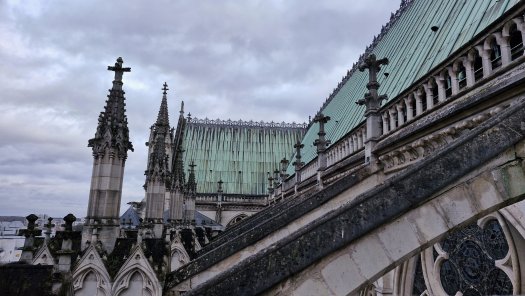 Basilique saint-denis - toit ct gauche  - photo CDT93lp