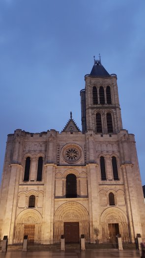 Basilique Saint-Denis de nuit