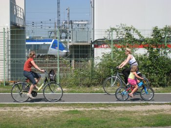 Vlos sur la piste cycable de l'Ourcq