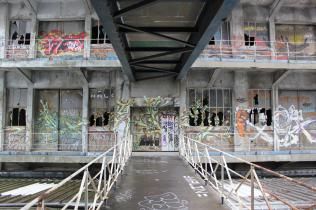 Magasins gnraux en 2012 street art t du Canal